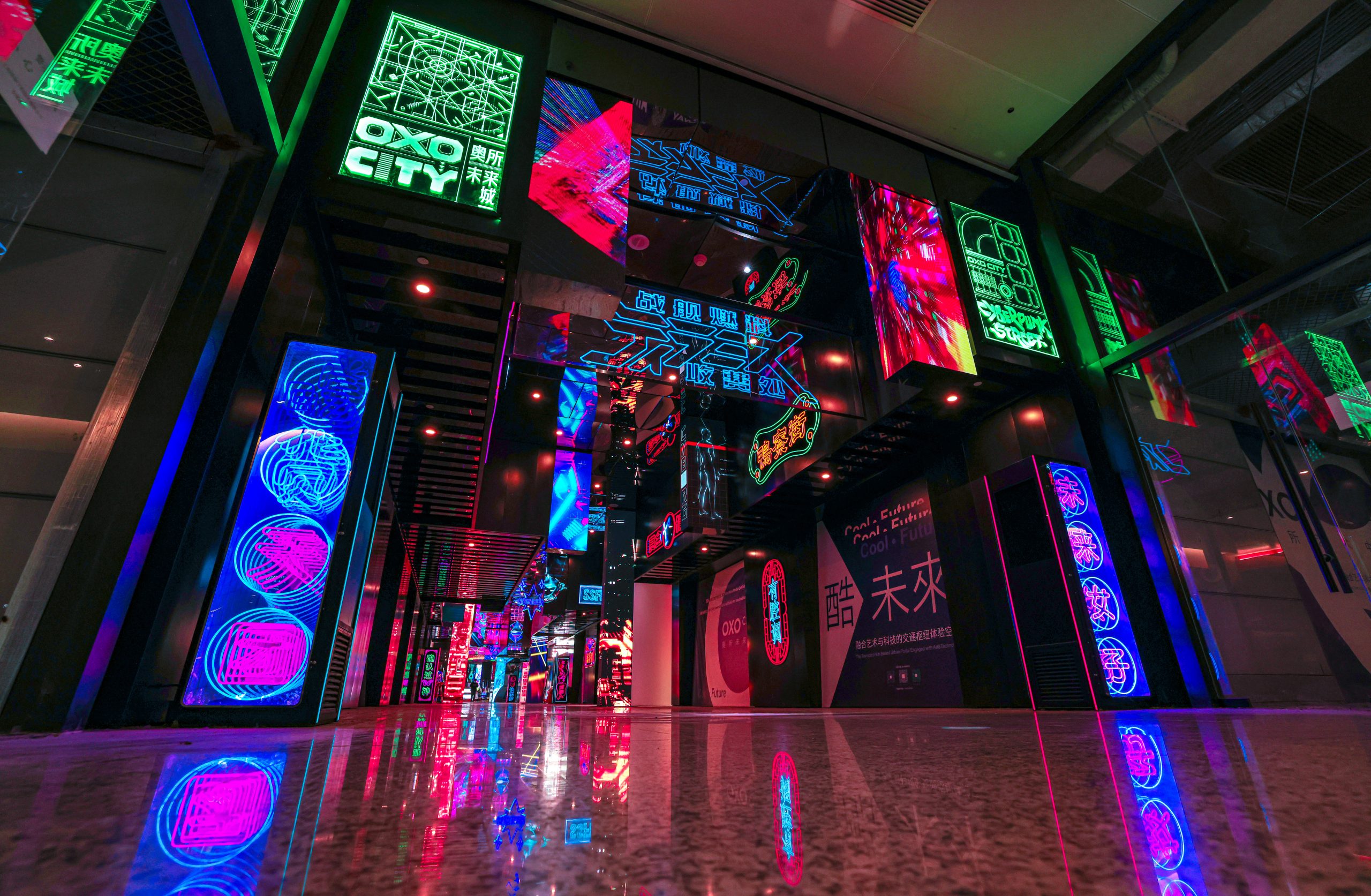 OXO City LED Display Installation at Shanghai Hongqiao Airport (상해공항 LED전광판)-04