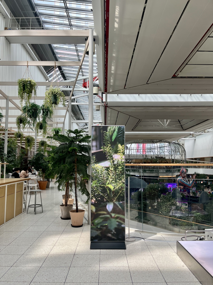 더현대 서울 LED포스터-02