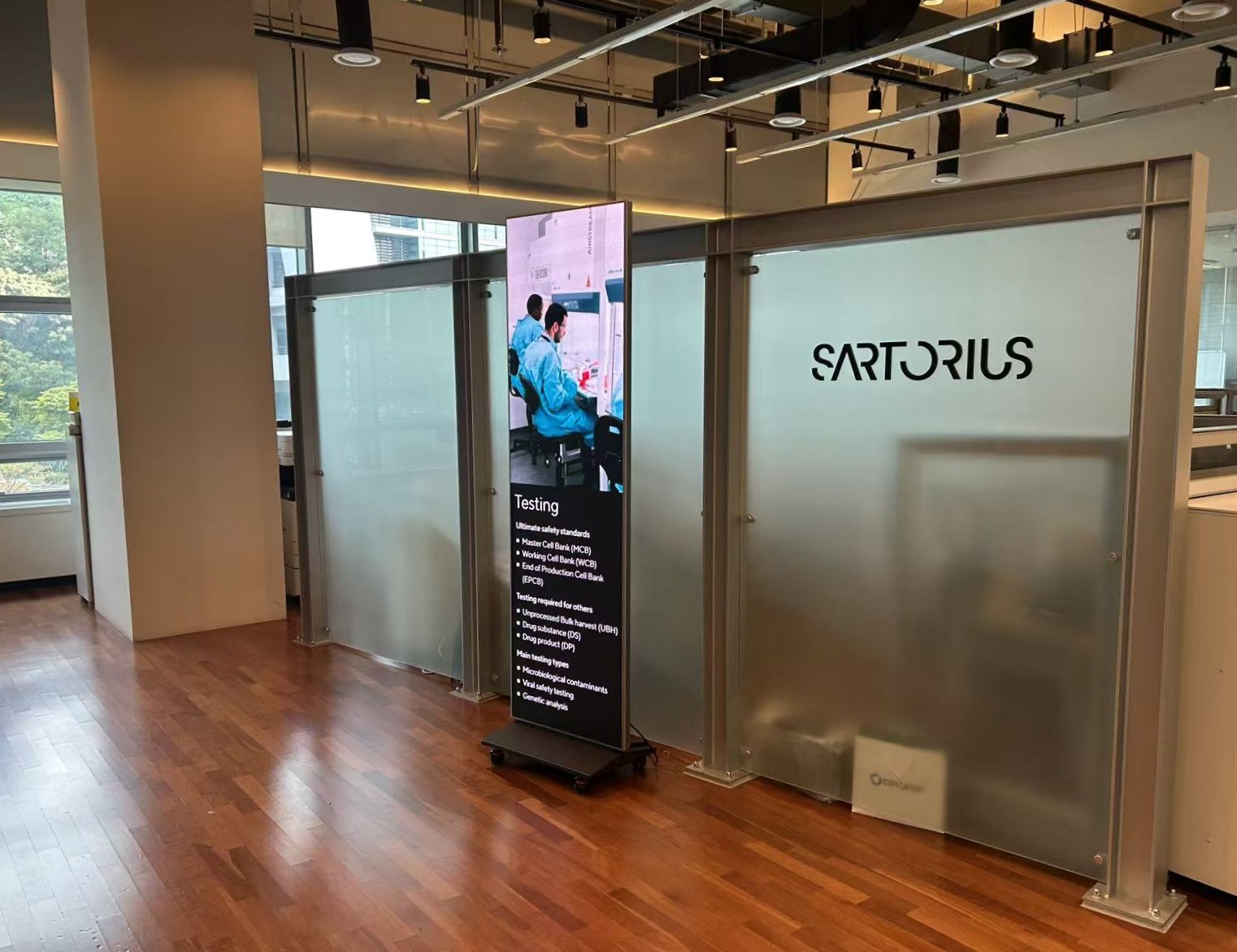 싸토리우스 LED포스터-03