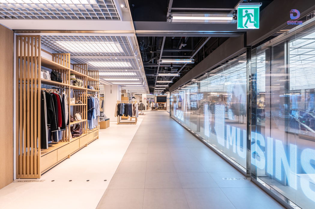 키네틱그라운드 투명LED로 완성한 미래형 미디어존-02