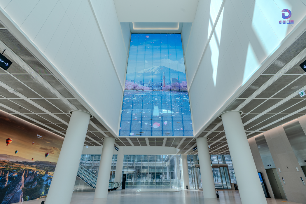 로비 공간 그물형 LED 전광판 사례-04