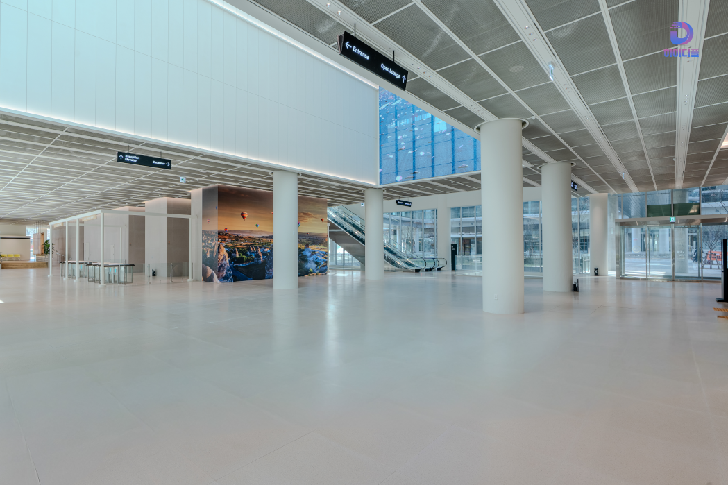 로비 공간 그물형 LED 전광판 사례-09