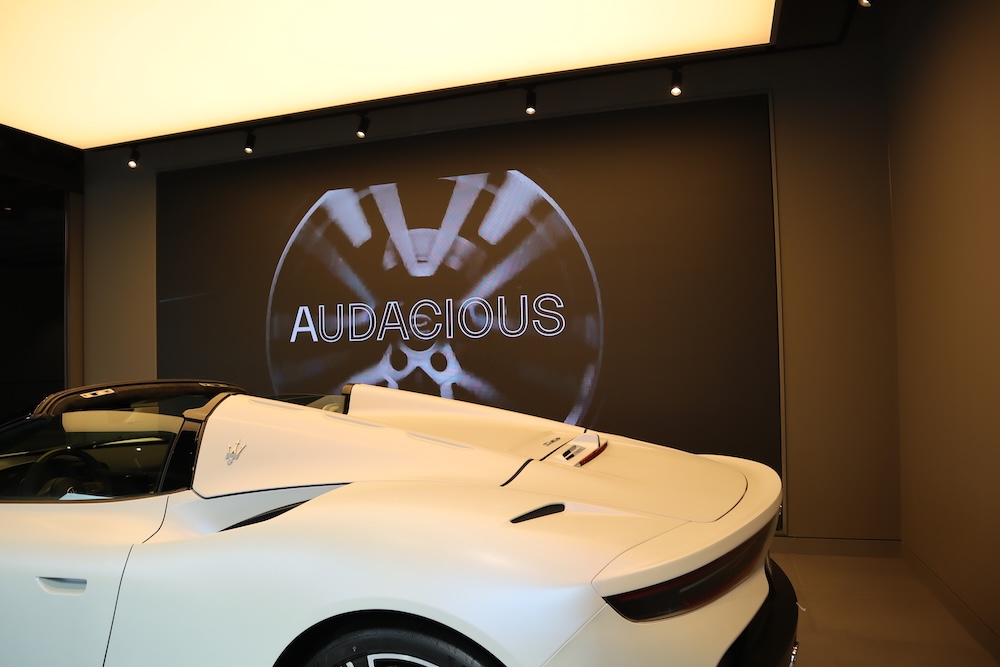 자동차 전시장 LED 사이니지 구축 사례-02