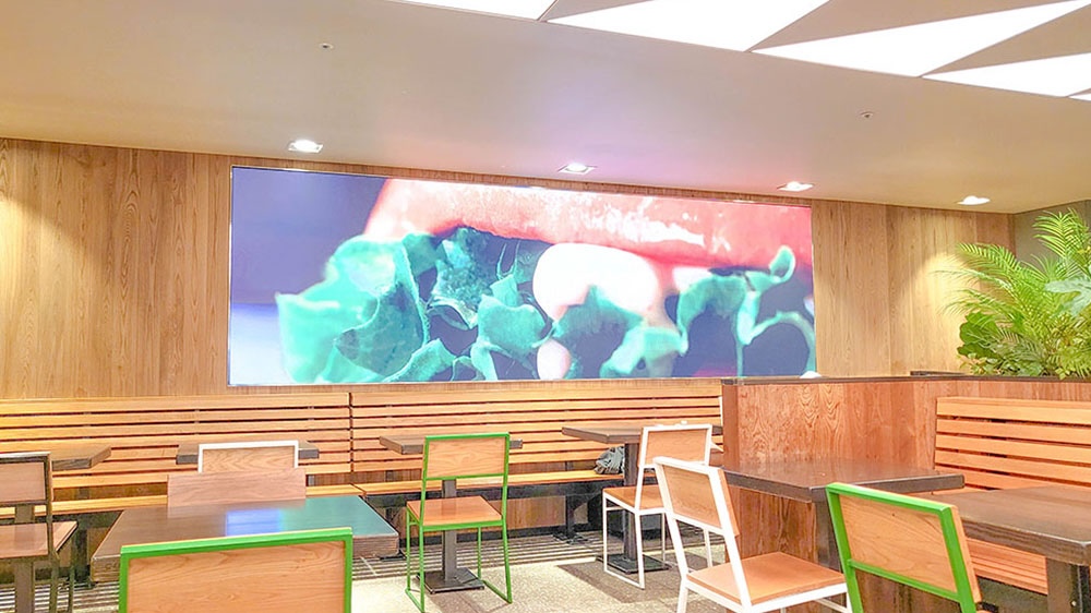 공간 분위기를 완성하는 고해상도 LED 사이니지-03