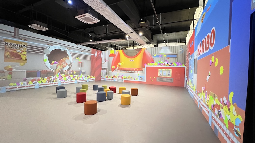 공간을 따라 펼쳐지는 몰입형 미디어 경험과 터널형 LED-02